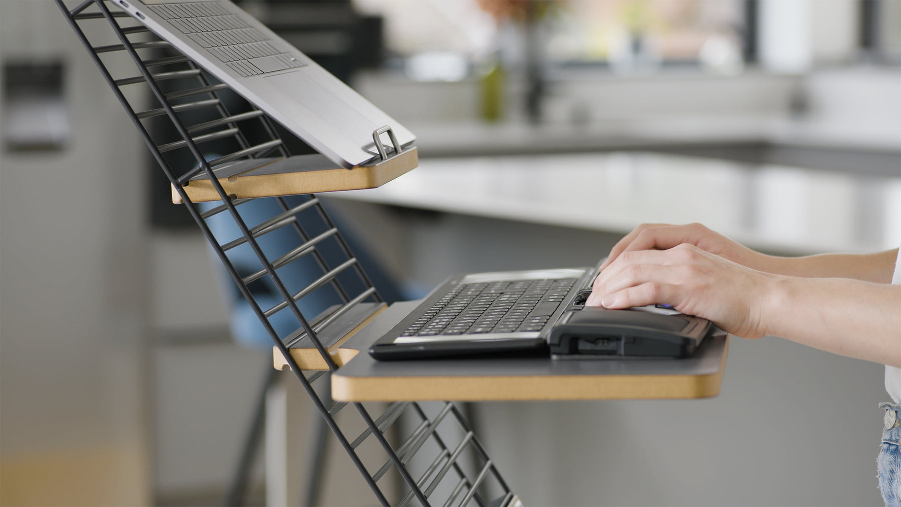Mousetrapper Standfriend Ergonomisk Desk Raiser