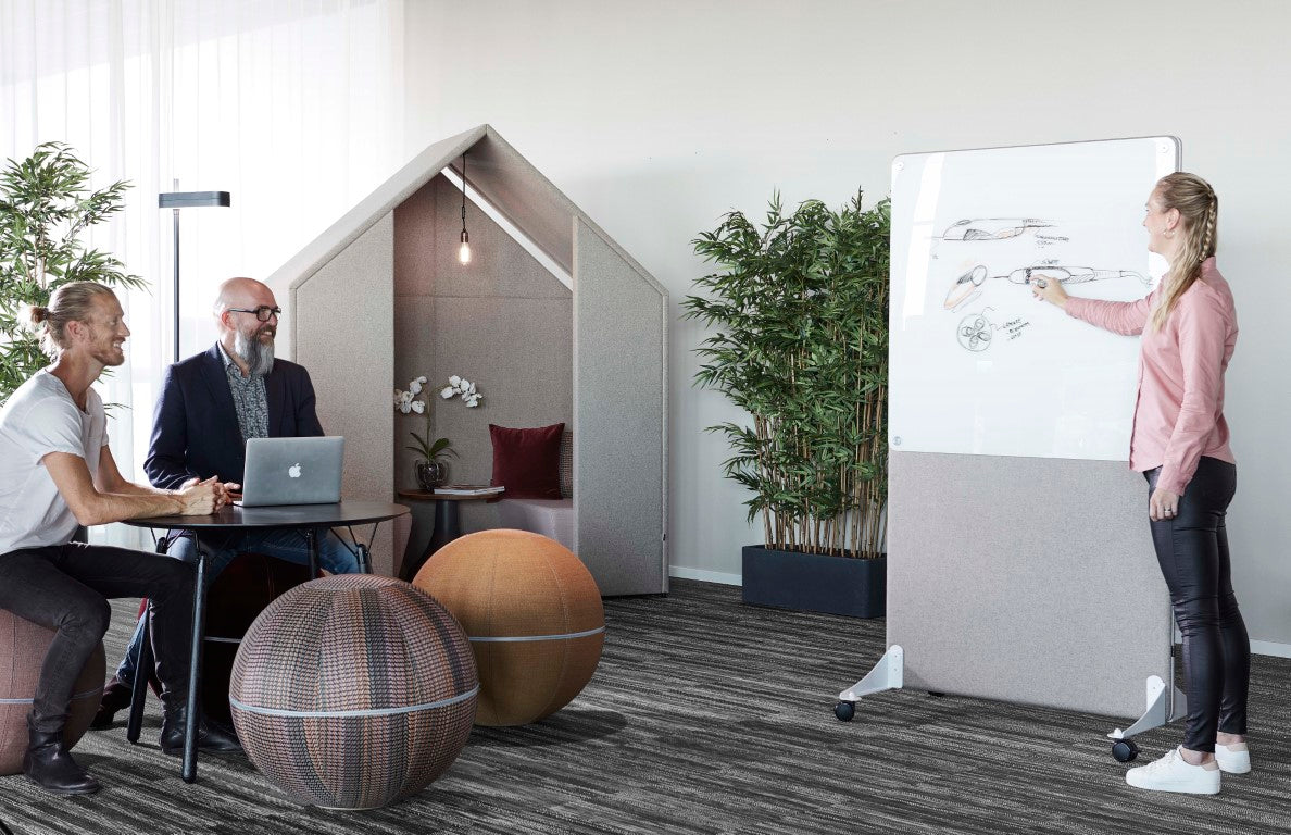 whiteboard-floor-screen