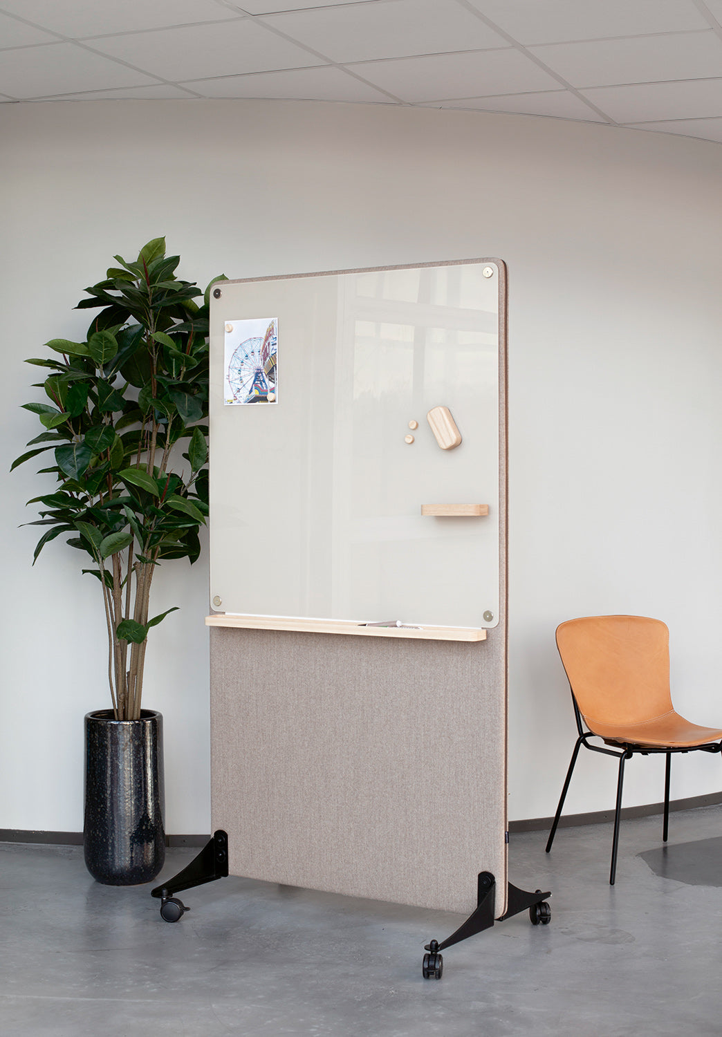 whiteboard-floor-screen