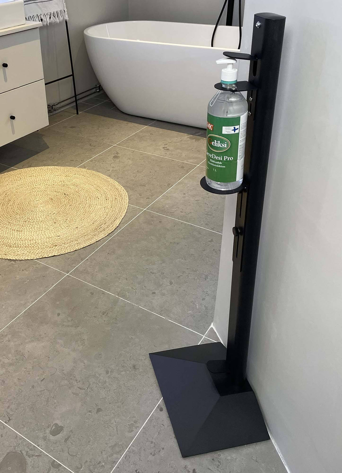 Hygienställ Svart Med Fotpedal + 1 Liter Handsprit Hand Sanitizers & Wipes Wulff