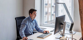 LUCTRA® Lampa Table Pro Linear Vit - Wulff Beltton